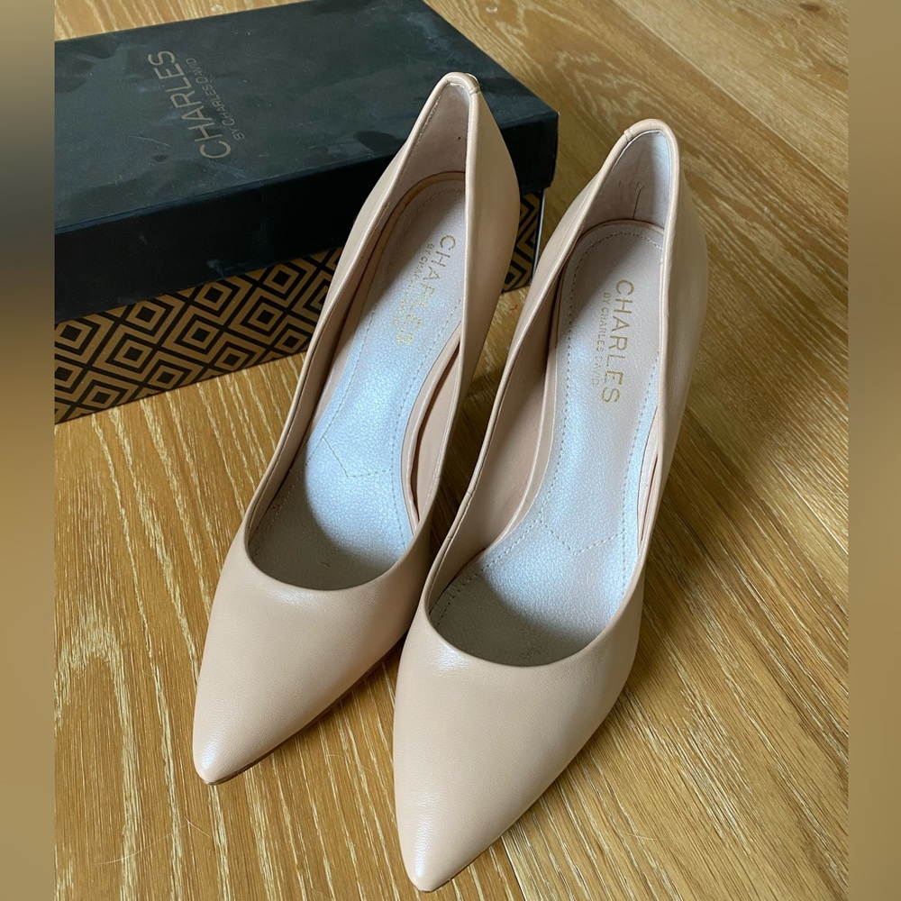 Charles David - Nude Pumps